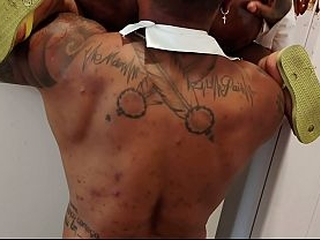 Uma linda an&atilde_ fodida pelo coelhinho da p&aacute_scoa