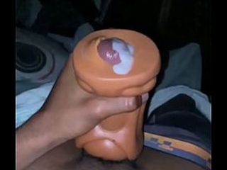 POV, escucha como hablo sucio en espa&ntilde_ol mientras masturbo mi gran polla negra con mi fleshlight hasta conseguir una corrida jugosa de mi BBC